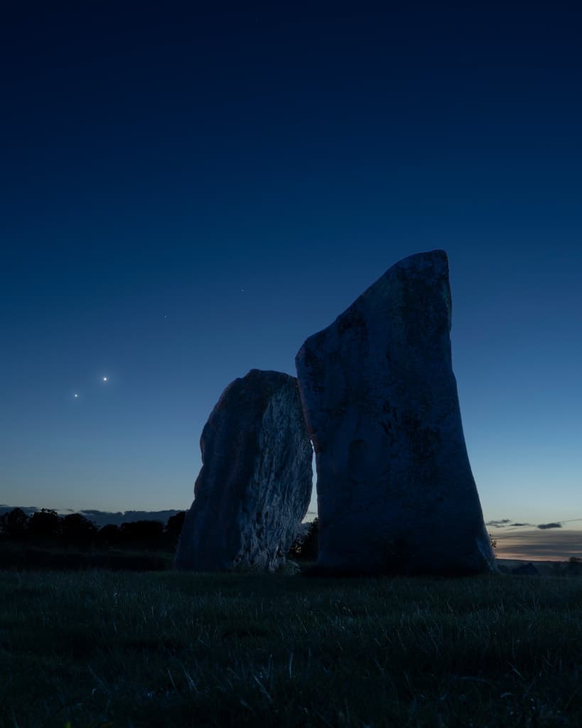 NASA obrázek dne: Venuše a Jupiter: Konjunkce z pohledu z Avebury