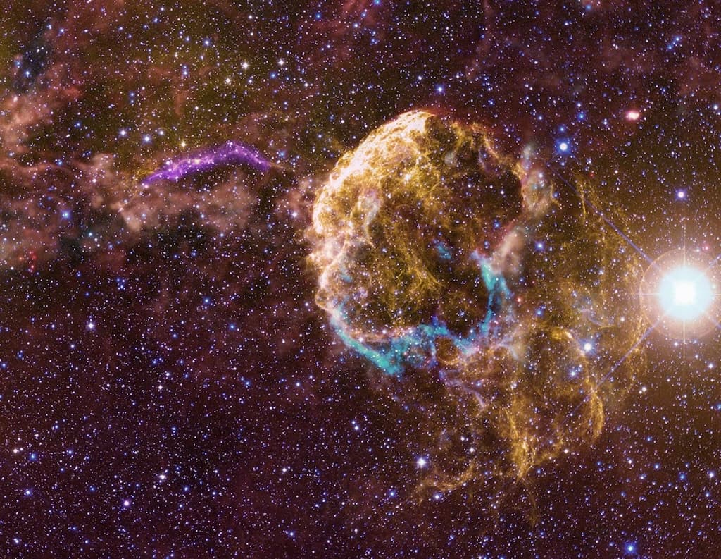 NASA obrázek dne: Zbytky supernov u sourozenců